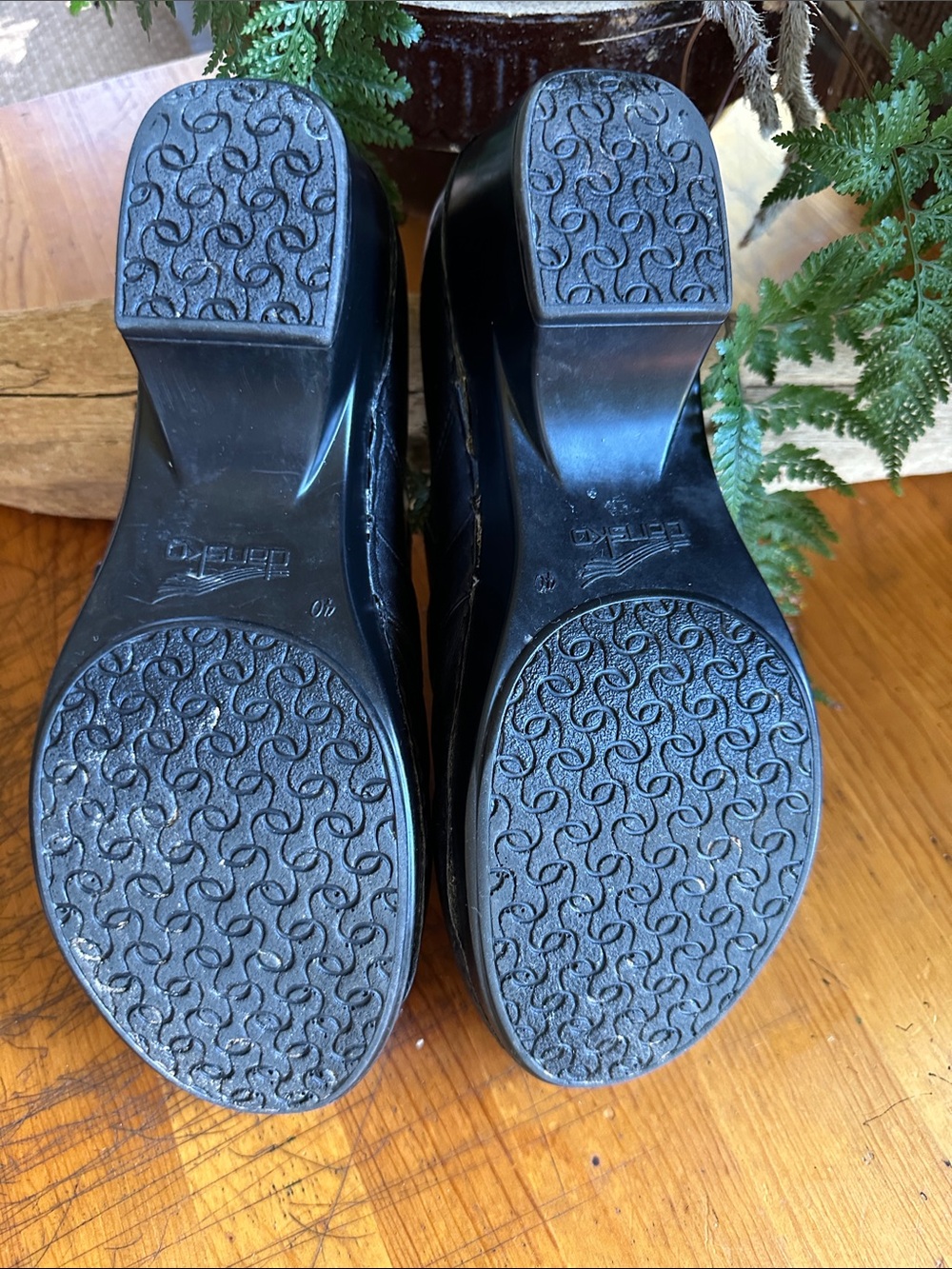 Dansko Tamara black leather side buckle slip
on clog. Size Euro 40/USA 10 - Picture 11 of 12